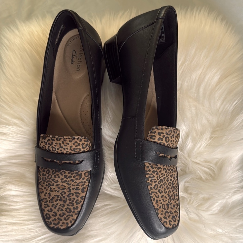 Like New Clarks Juliet Coast Black Leopard Leather Slip On Penny Loafer Women's